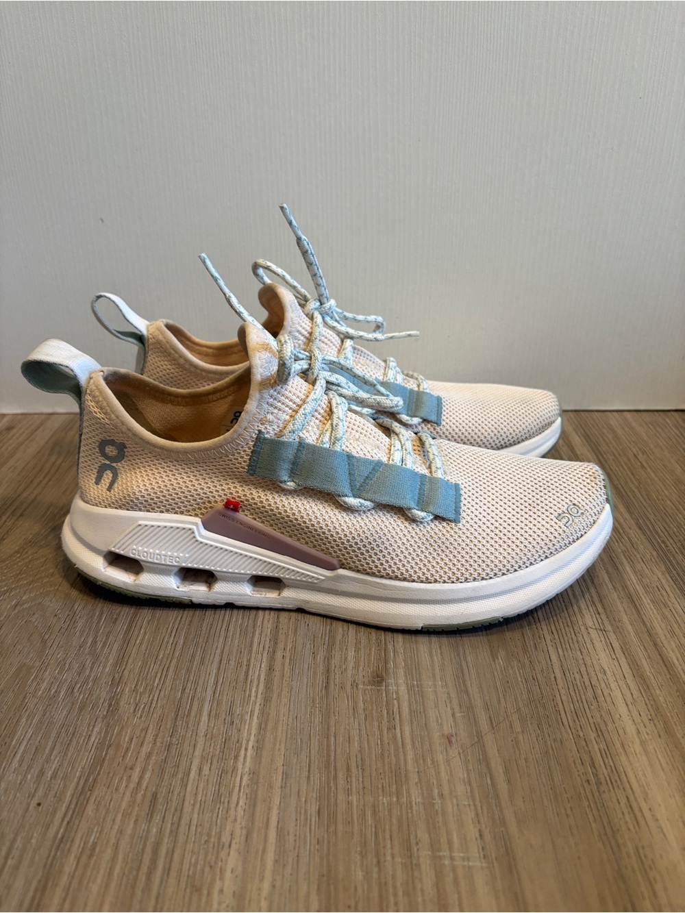On Running Cloudeasy Women’s Fawn Surf Size 7.5 Sneakers CloudTec Speedboard